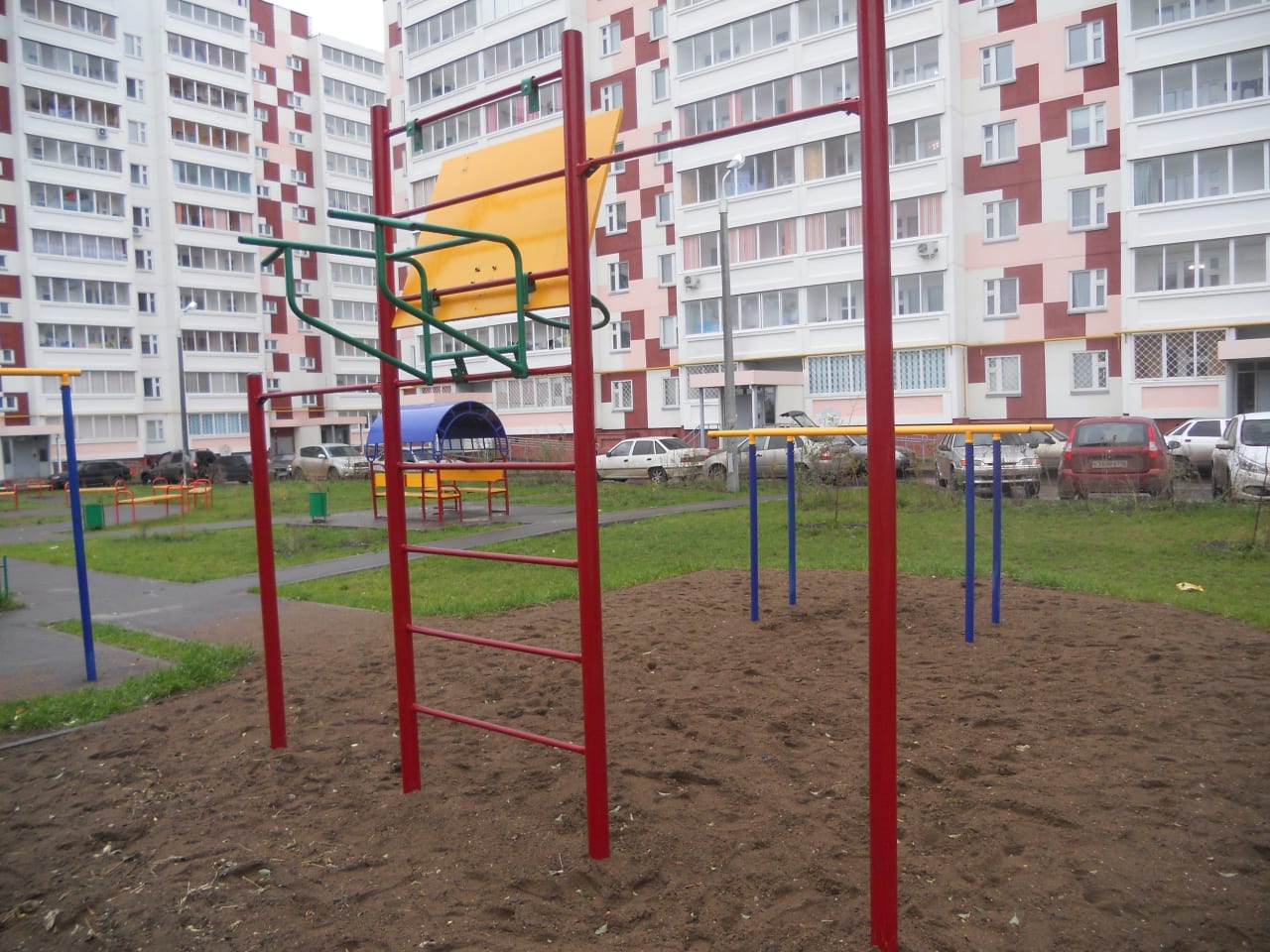 Barren bei Outdoor Gym in ЗЯБ, Набережные Челны #wp2244 – Foto 2 von 7