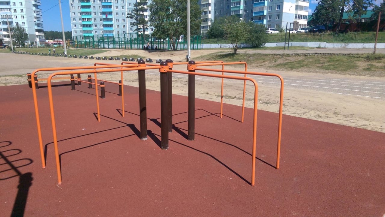 Niedrige Barren bei Outdoor Gym in Центральный район, Чита #wp2248 – Foto 3 von 6