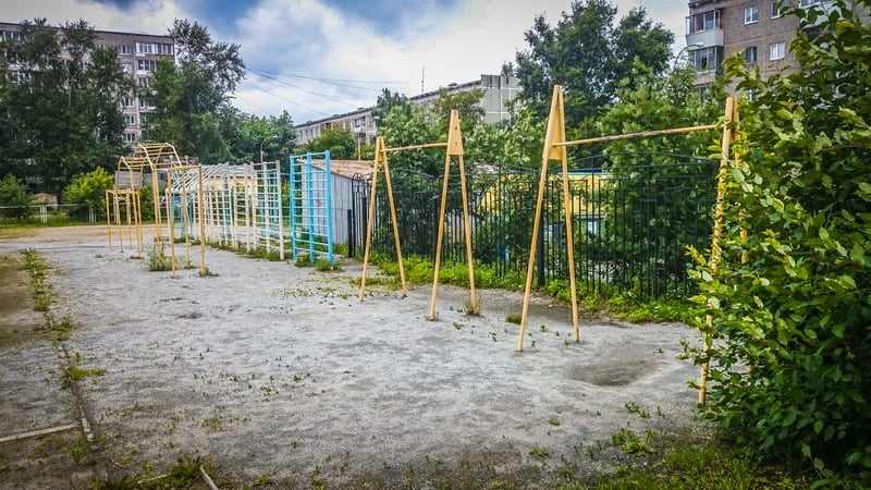 Бруси на майданчику Calisthenics Park at улица Анри Барбюса, Екатеринбург – фото 6 з 10