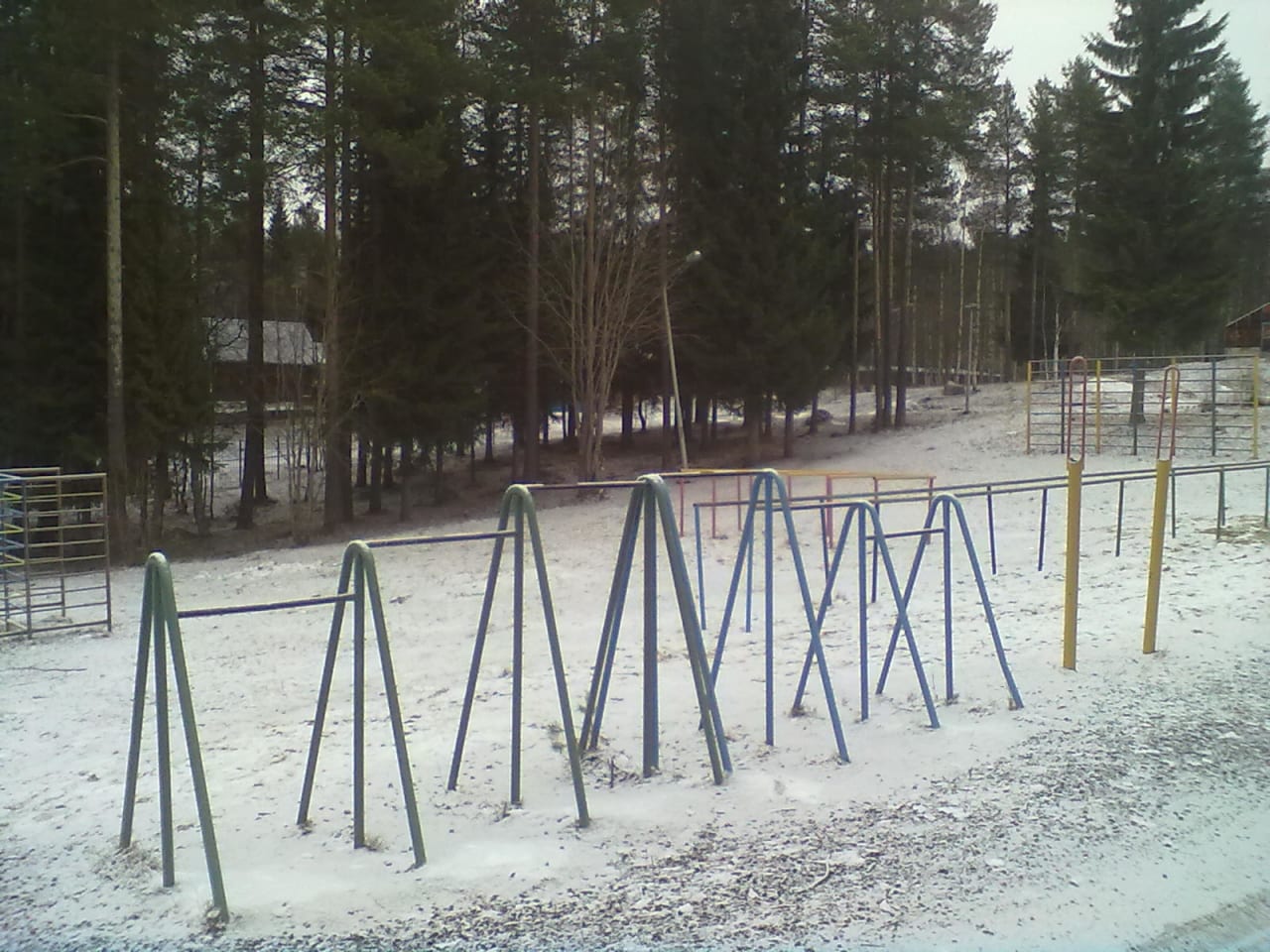 Hangelstange bei Calisthenics Park at Пионерская улица, Костомукша – Foto 3 von 3