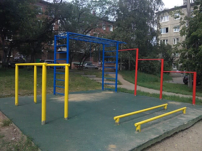 Klimmzugstange bei Calisthenics Park at улица Красных Мадьяр, Иркутск – Foto 1 von 4
