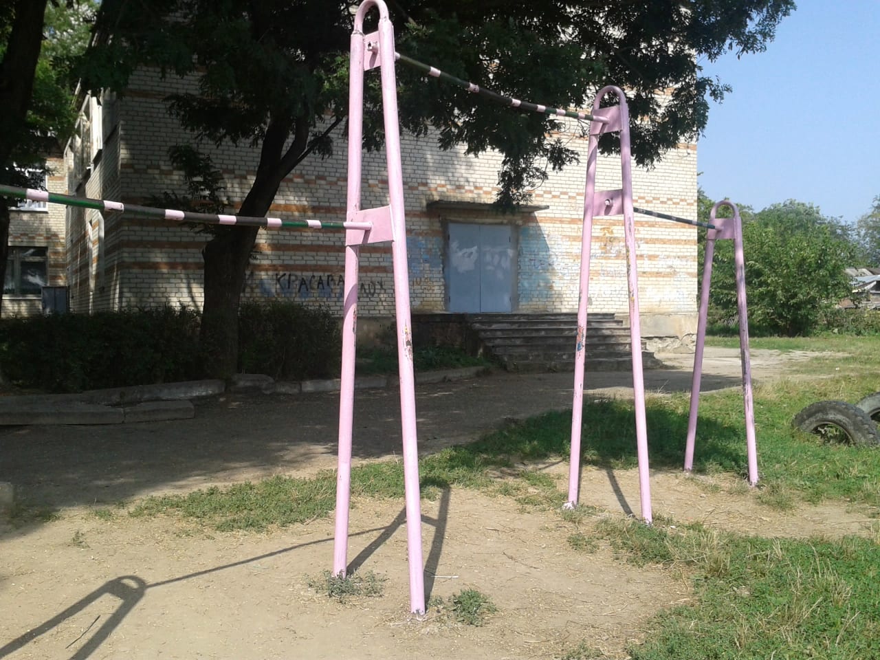 Klimmzugstange bei Calisthenics Park at Кривая улица, Левокумка – Foto 1 von 2