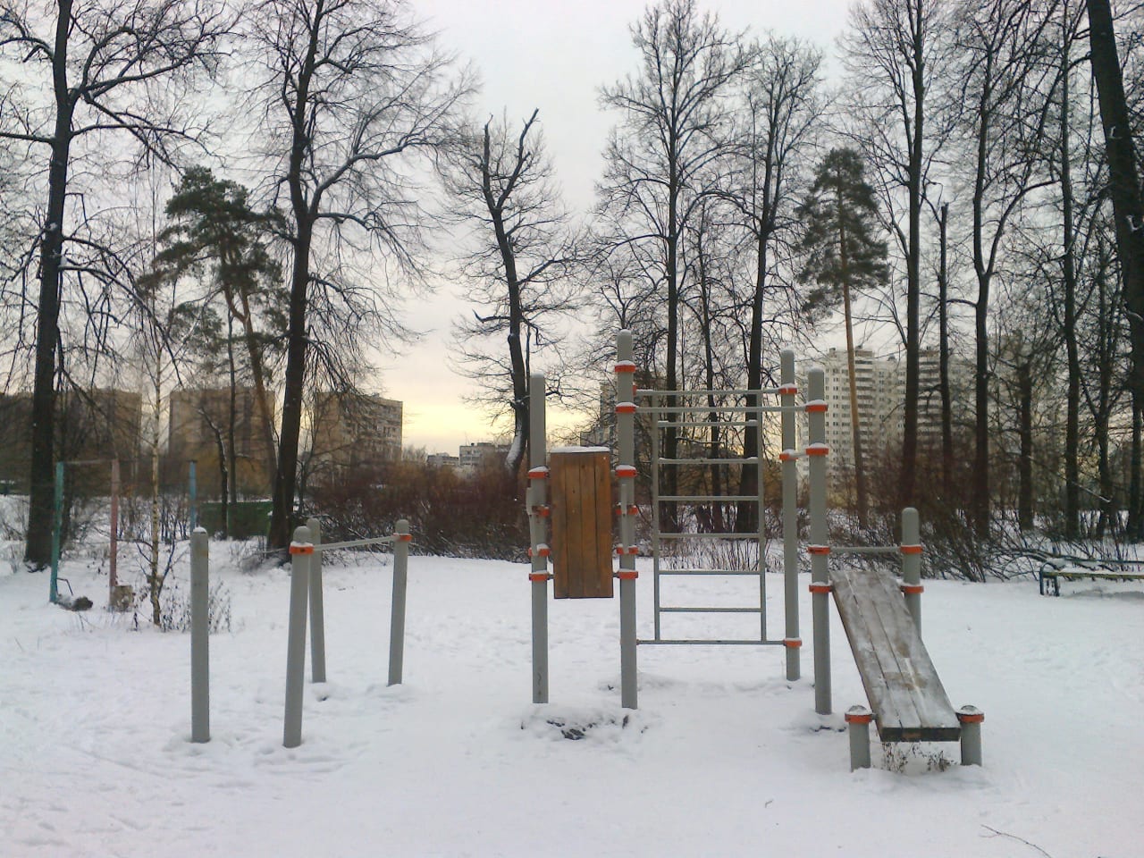Pull Up Bar at Calisthenics Park at Курганская улица, Москва – photo 1 of 2