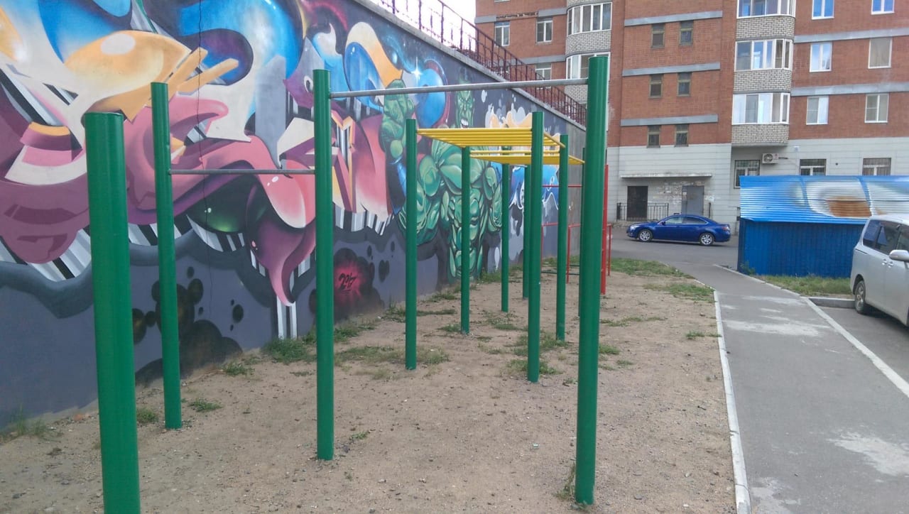 Hangelstange bei Calisthenics Park at Смоленская улица, Чита – Foto 8 von 9