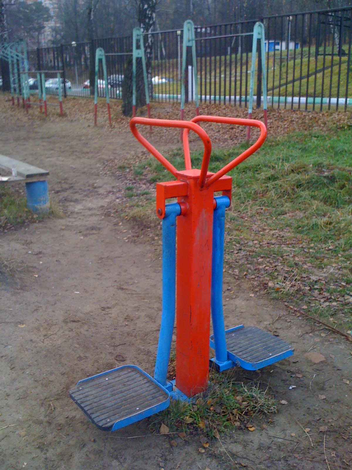 Air Walker bei Calisthenics Park at Лыжный стадион имени И. С. Утробина, Красногорск – Foto 11 von 12