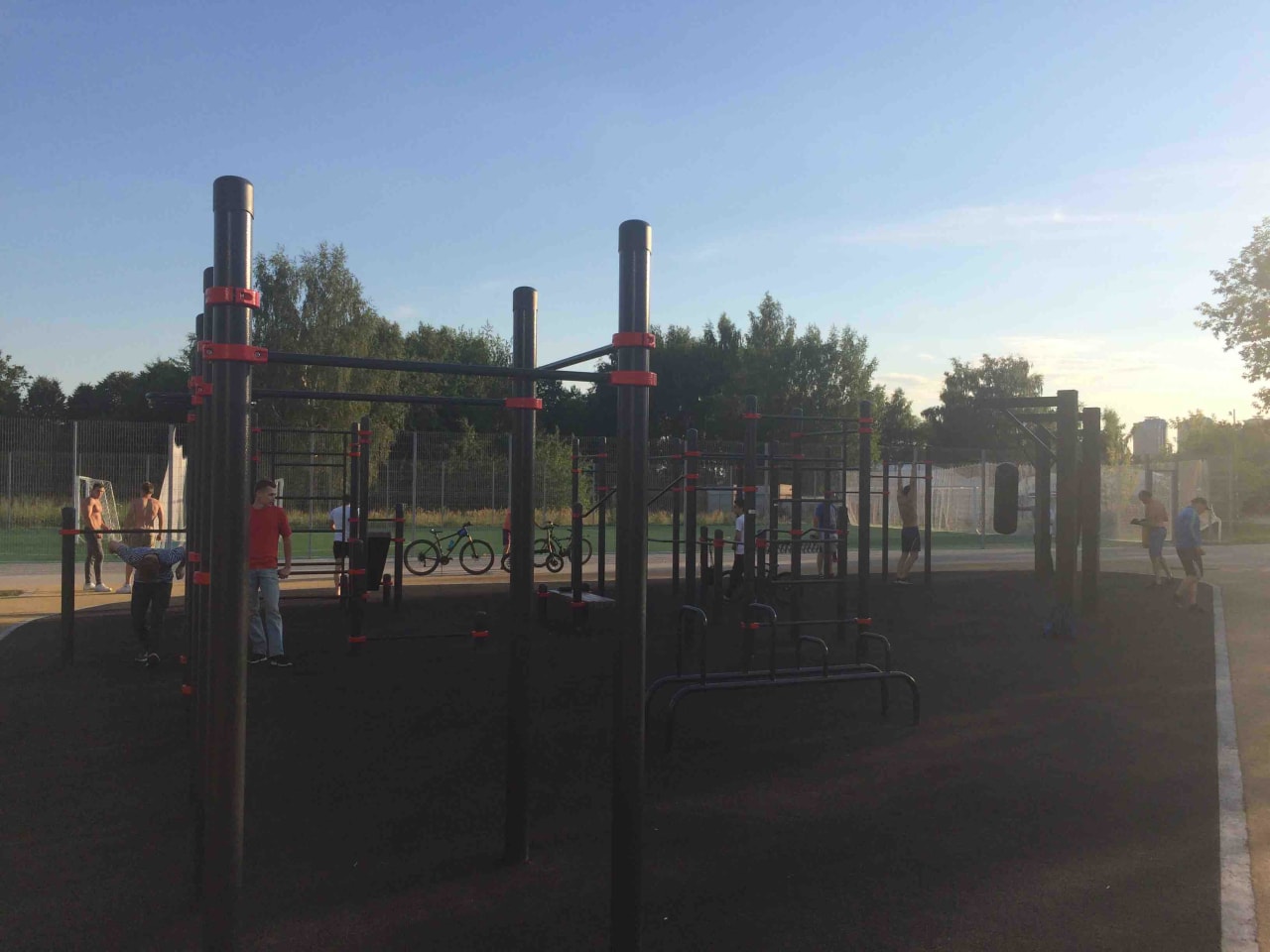 Parallel Gym Bars at Calisthenics Park at Строгинское шоссе, Москва #wp2305 – photo 2 of 6