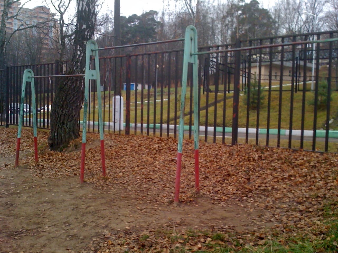Klimmzugstange bei Calisthenics Park at Лыжный стадион имени И. С. Утробина, Красногорск – Foto 1 von 12
