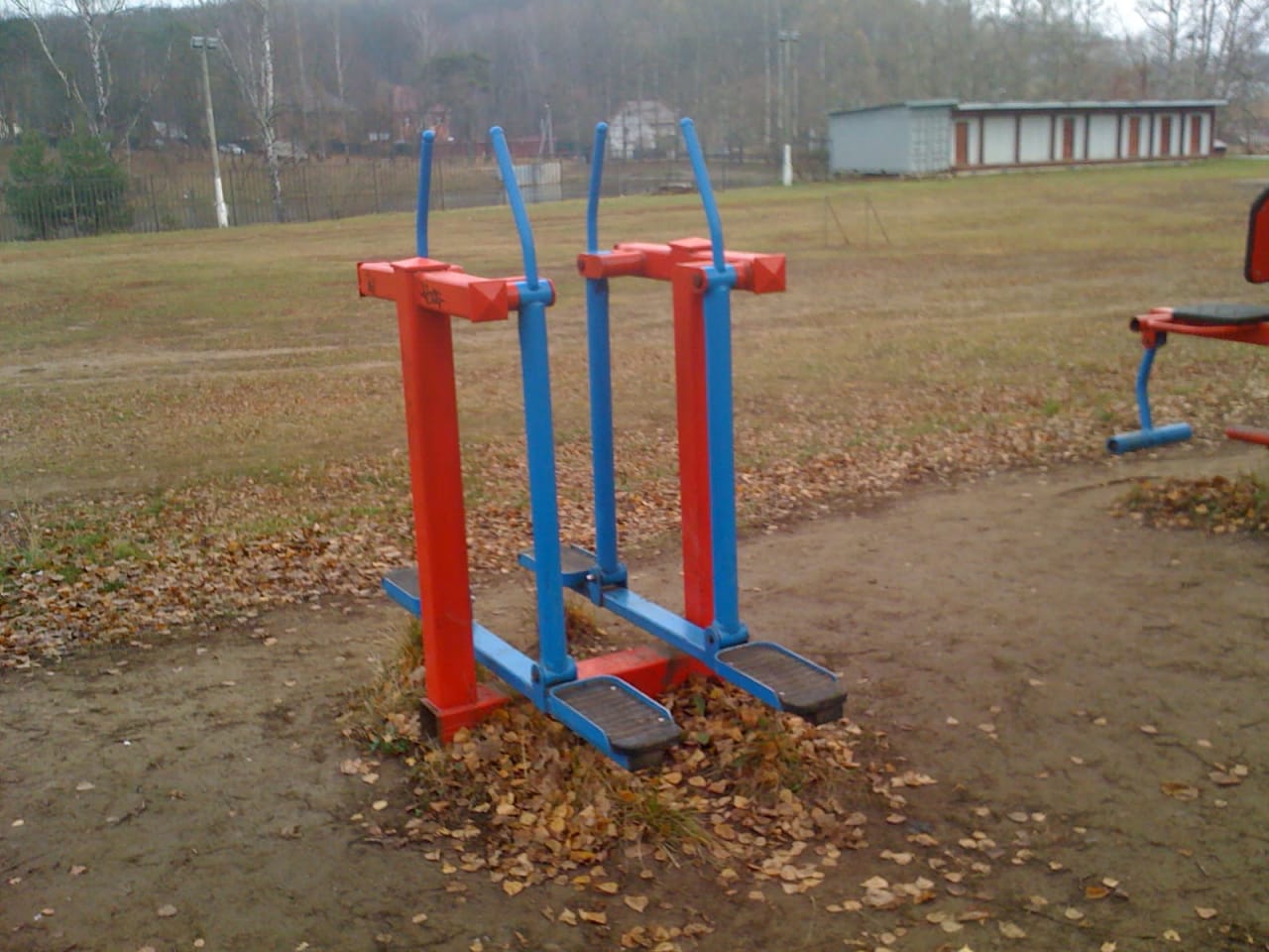 Hangelstange bei Calisthenics Park at Лыжный стадион имени И. С. Утробина, Красногорск – Foto 3 von 12
