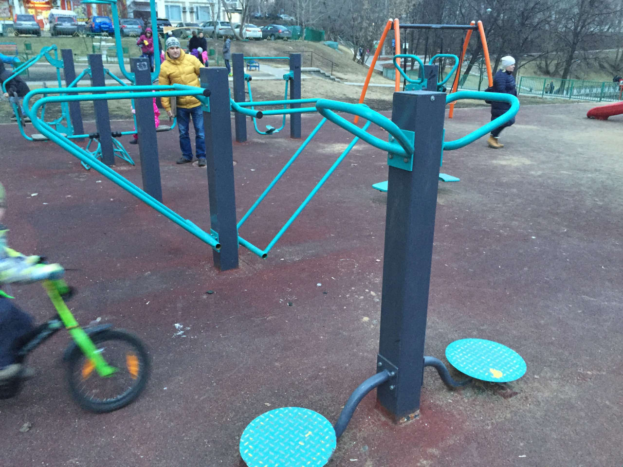Турнік на майданчику Calisthenics Park at Беловежская улица, Москва – фото 5 з 5