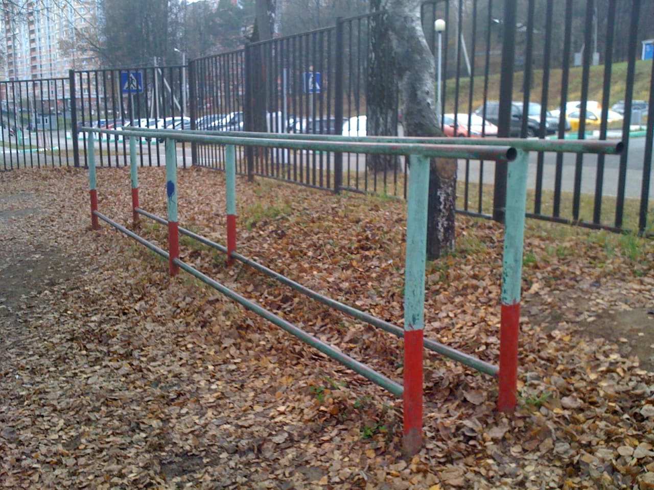 Hangelstange bei Calisthenics Park at Лыжный стадион имени И. С. Утробина, Красногорск – Foto 9 von 12