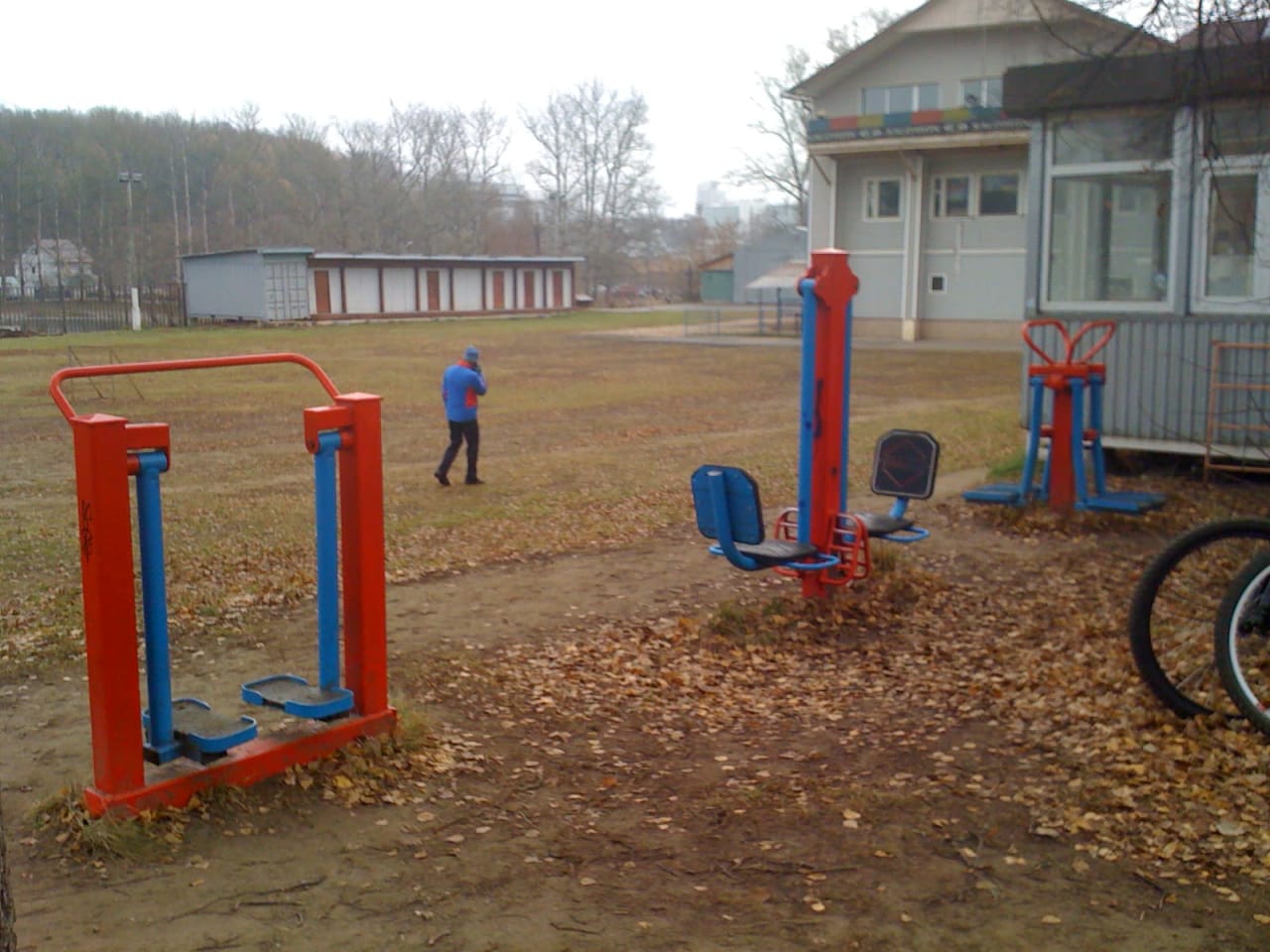 Klimmzugstange bei Calisthenics Park at Лыжный стадион имени И. С. Утробина, Красногорск – Foto 7 von 12