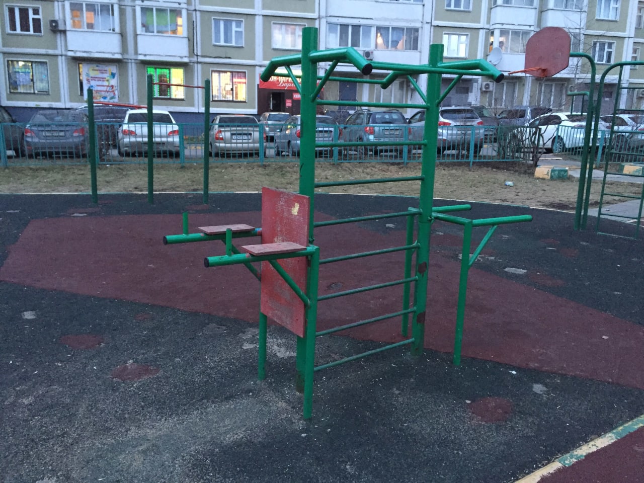 Турнік на майданчику Calisthenics Park at Беловежская улица, Москва – фото 1 з 5