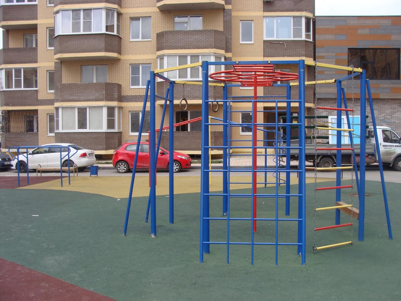 Monkey Bars at Calisthenics Park at улица Тружеников, Ростов-на-Дону – photo 4 of 5