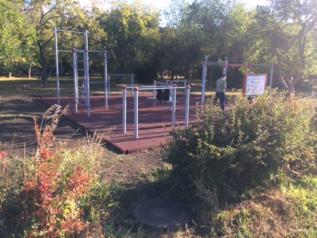 Pull Up Bar at Calisthenics Park at улица им. Газеты «Правда», Магнитогорск – photo 1 of 3