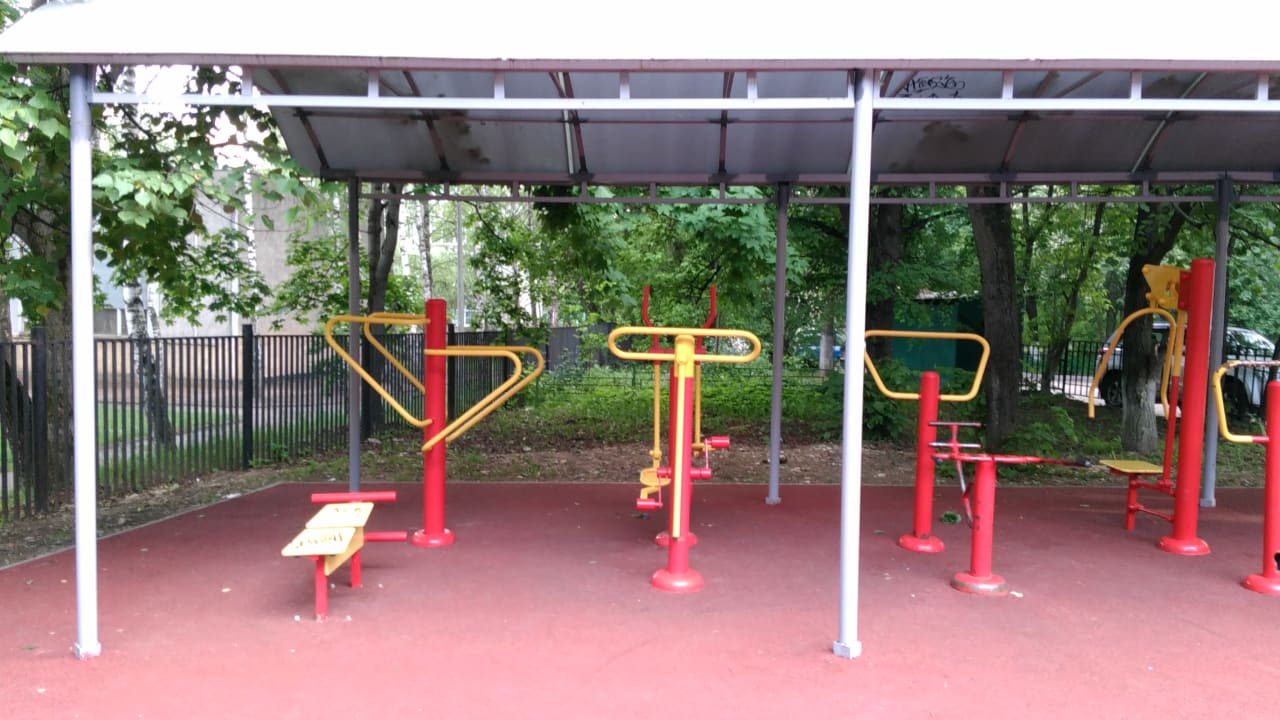 Sprossenwand bei Calisthenics Park at Комсомольская улица, Красногорск – Foto 3 von 6