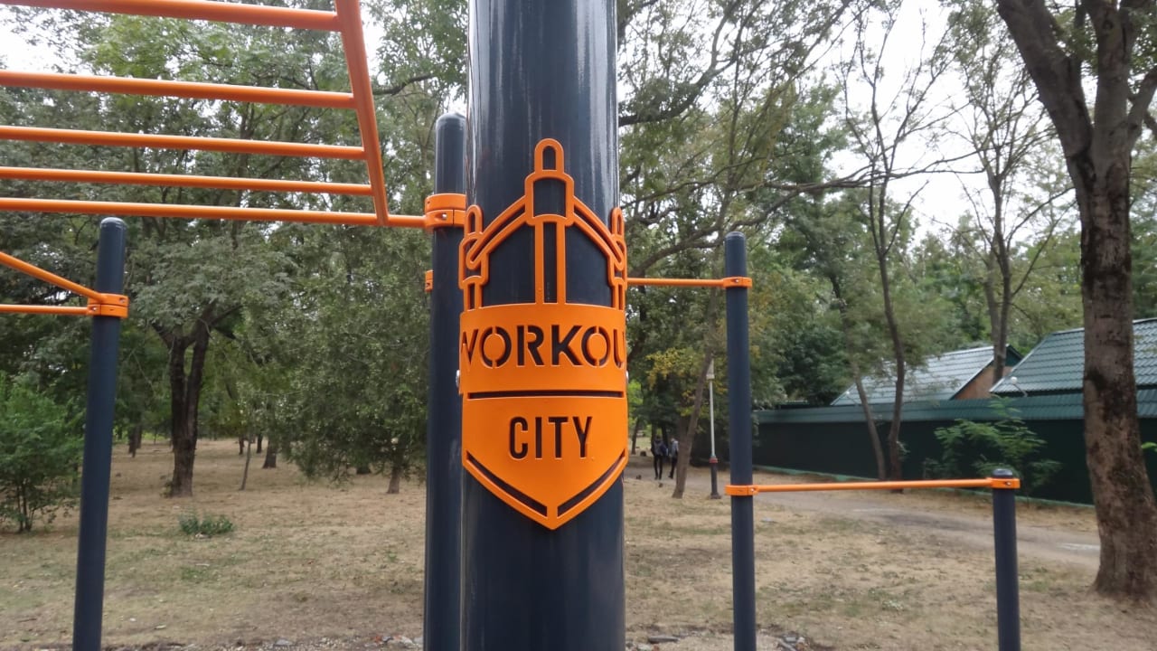 Hangelstange bei Calisthenics Park at Аллея Ветеранов, Ейск – Foto 3 von 4