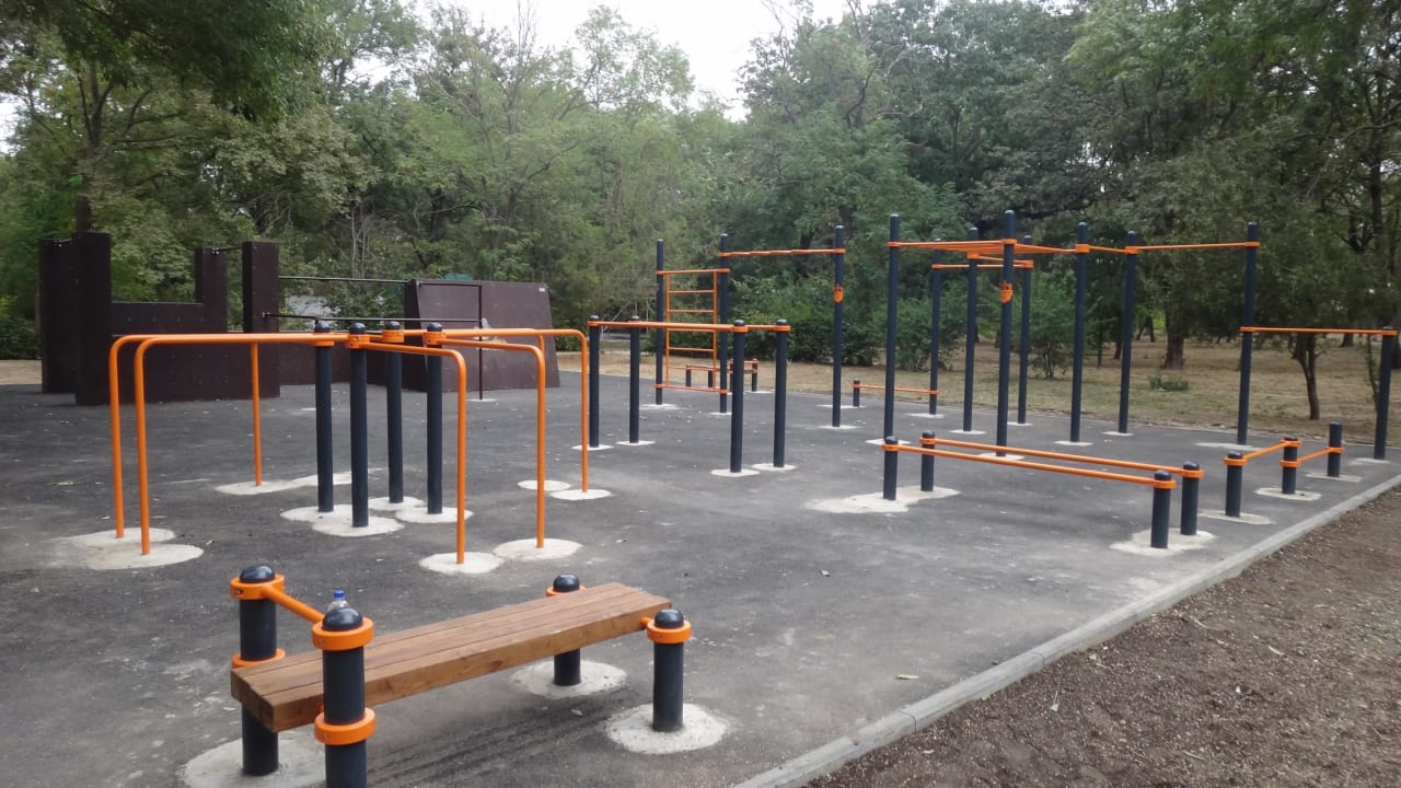 Klimmzugstange bei Calisthenics Park at Аллея Ветеранов, Ейск – Foto 1 von 4