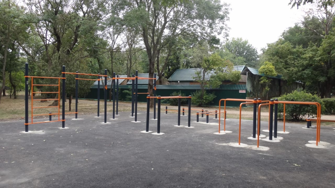 Barren bei Calisthenics Park at Аллея Ветеранов, Ейск – Foto 2 von 4