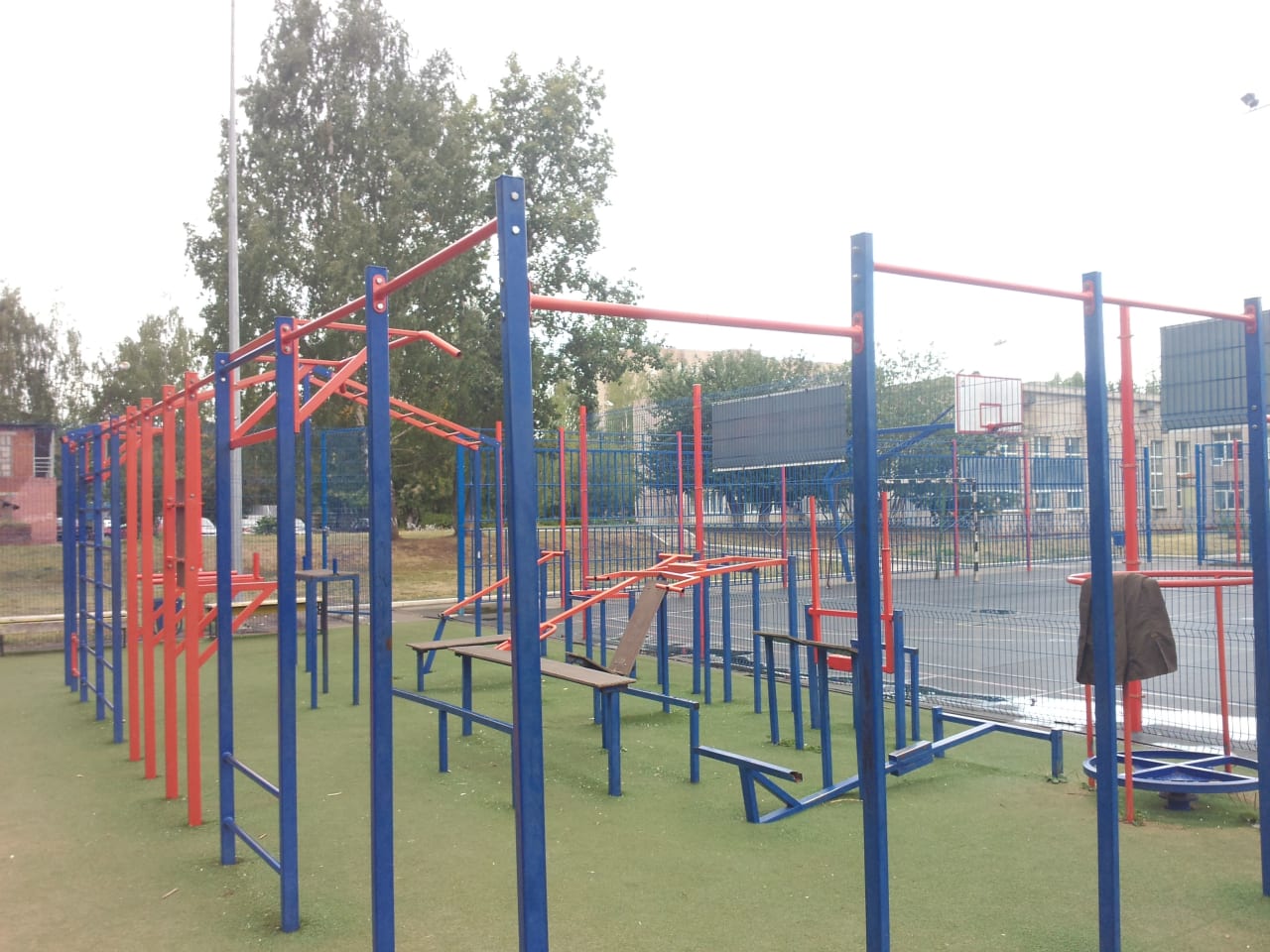 Klimmzugstange bei Calisthenics Park at улица Сабурова, городской округ Ижевск – Foto 1 von 6