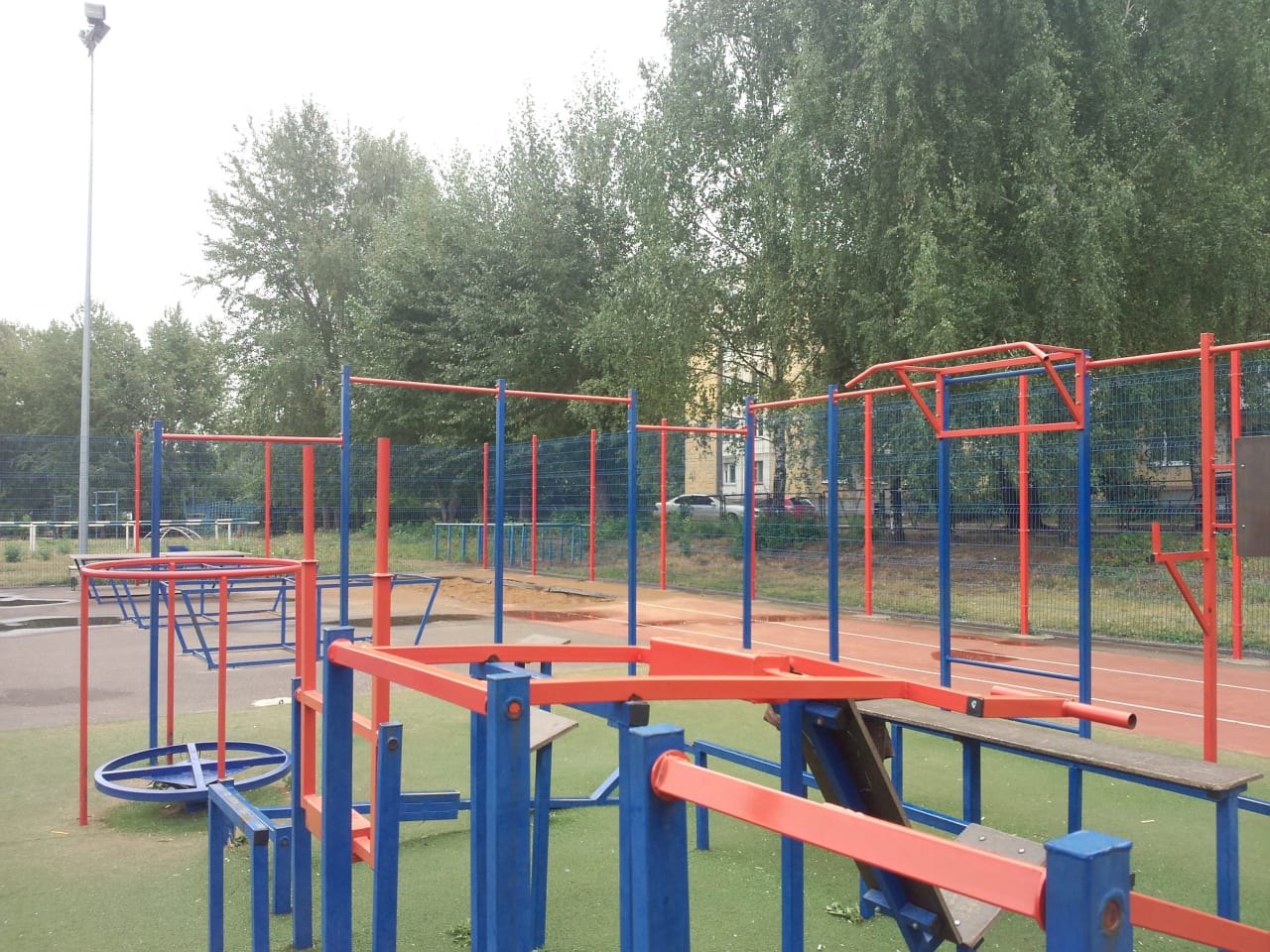 Bauchbank bei Calisthenics Park at улица Сабурова, городской округ Ижевск – Foto 5 von 6