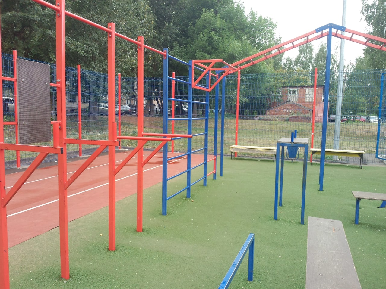 Hangelstange bei Calisthenics Park at улица Сабурова, городской округ Ижевск – Foto 3 von 6