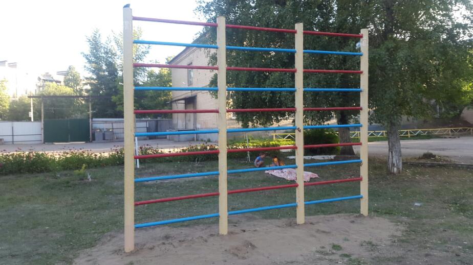 Klimmzugstange bei Calisthenics Park at Зеркальная улица, Саратов – Foto 1 von 5