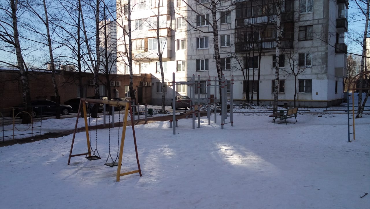 Sbarra per trazioni presso Outdoor Gym in микрорайон Дзержинец, Пушкино – foto 1 di 1