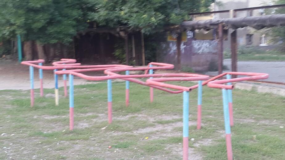 Klimmzugstange bei Calisthenics Park at Зеркальная улица, Саратов – Foto 5 von 5