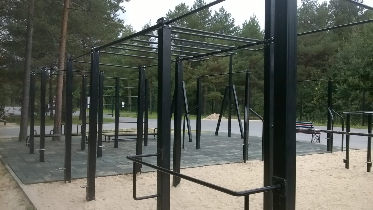 Sprossenwand bei Calisthenics Park at Пролетарский проспект, Сургут – Foto 4 von 5
