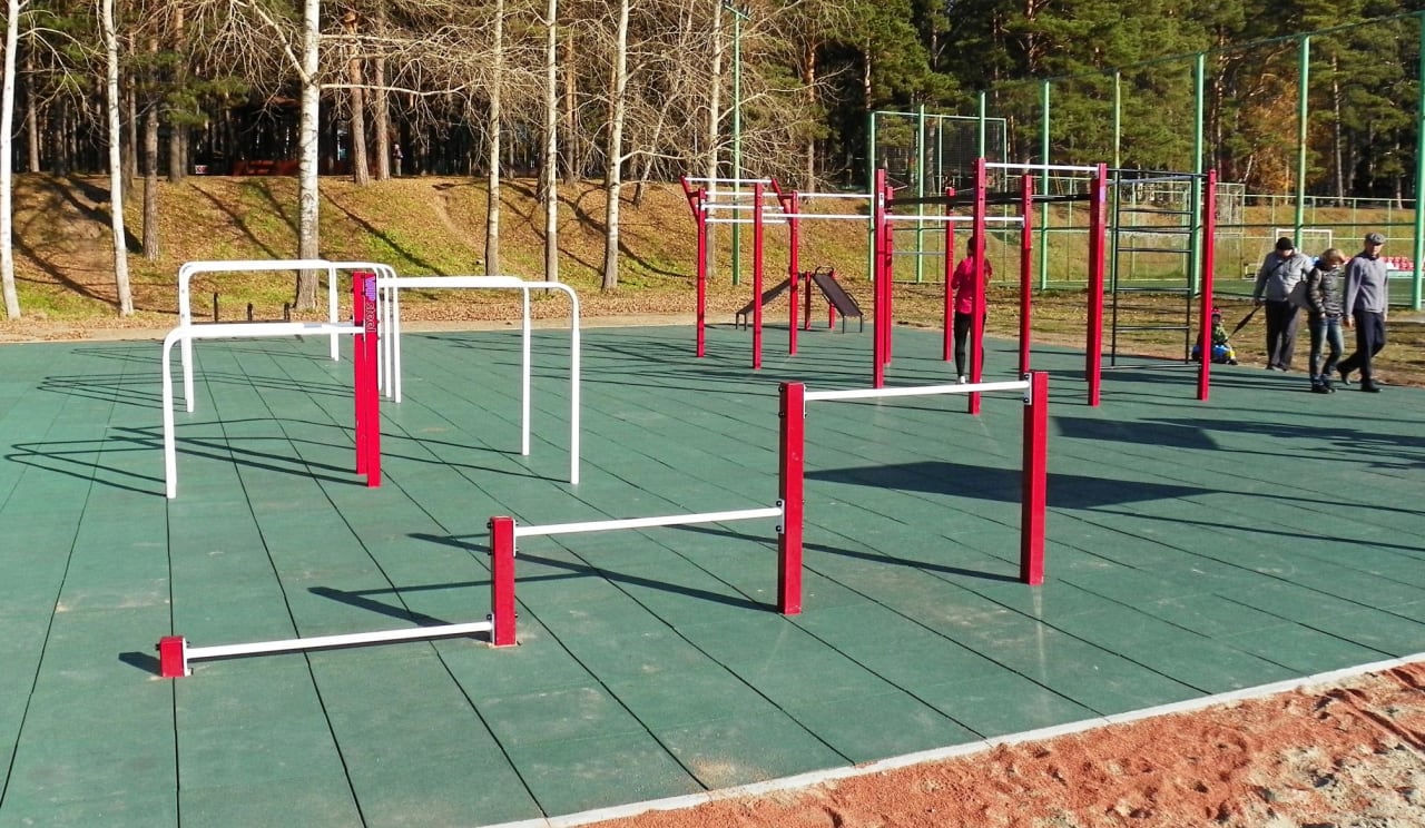 Panca per addominali presso Calisthenics Park at улица Обские зори, городской округ Новосибирск – foto 5 di 9