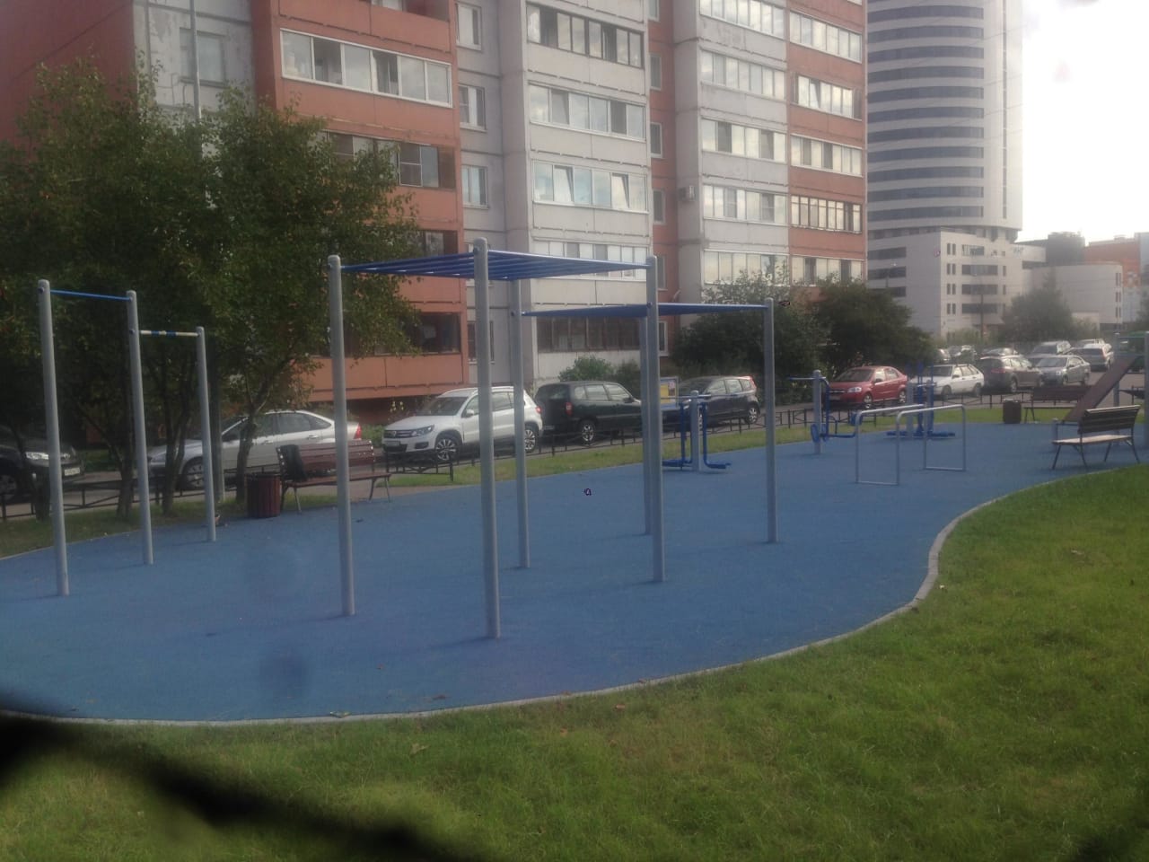 Barres parallèles à Calisthenics Park at Богатырский проспект, Санкт-Петербург – photo 2 sur 3