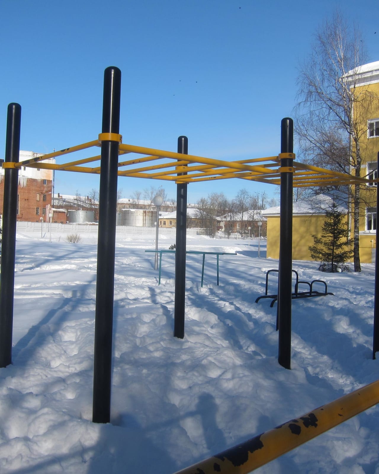 Barren bei Calisthenics Park at улица Куликова, Сергиев Посад – Foto 2 von 3