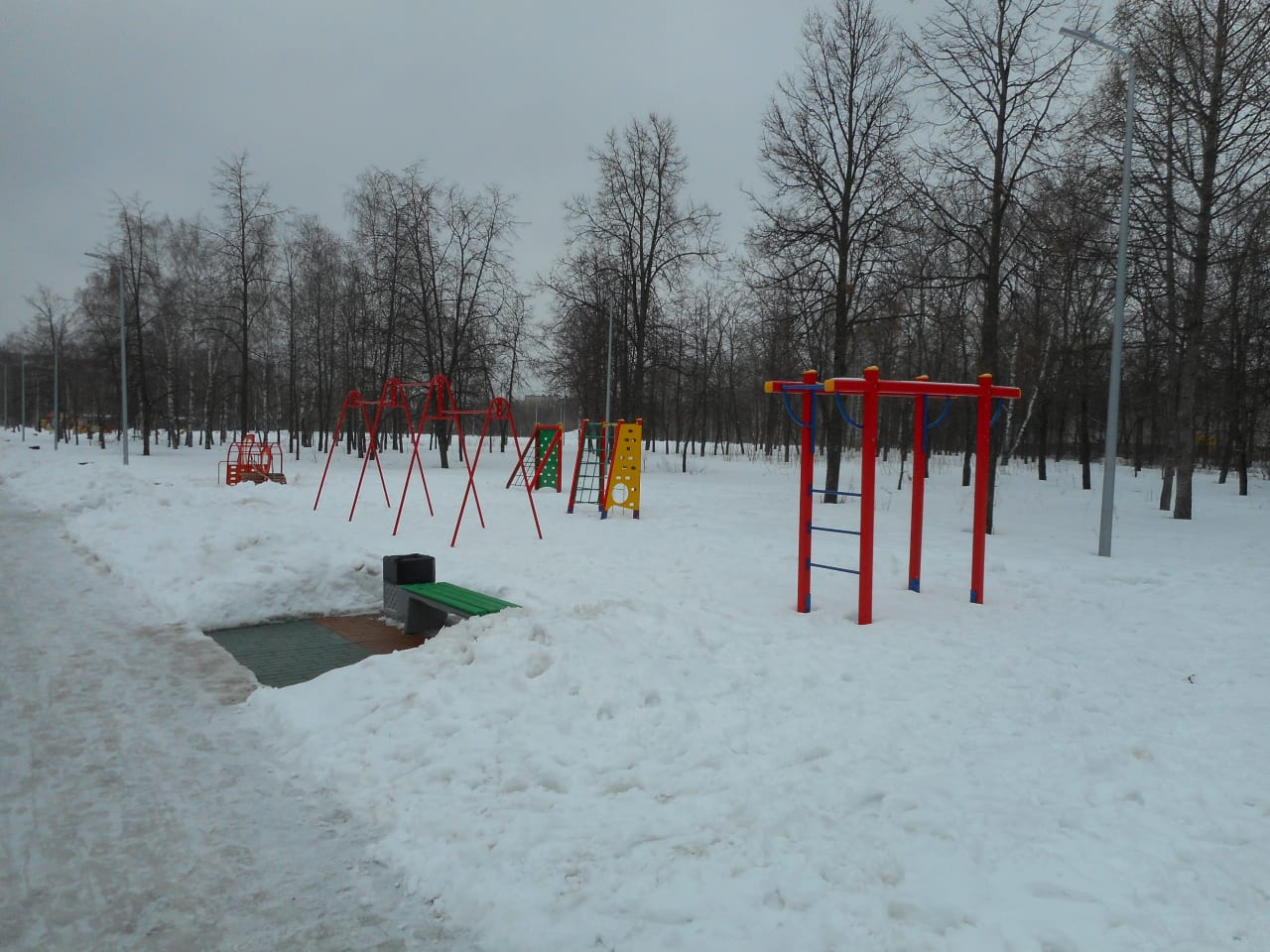 Barren bei Calisthenics Park at улица Революции, Дзержинск – Foto 2 von 2