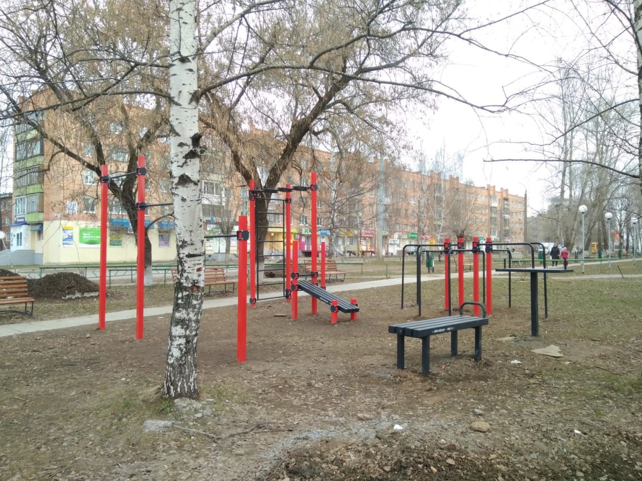Sprossenwand bei Calisthenics Park at Клубная улица, городской округ Ижевск – Foto 3 von 4