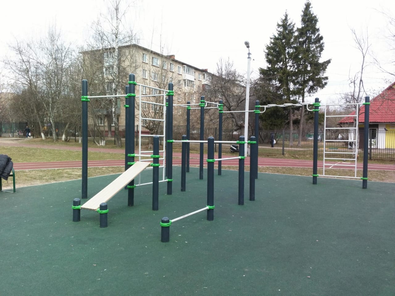 Espalderas en Calisthenics Park at Зелёная улица, Домодедово – foto 4 de 4