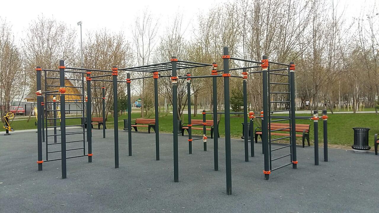 Pull Up Bar at Calisthenics Park at улица Марьинский Парк, Москва #wp2501 – photo 1 of 13