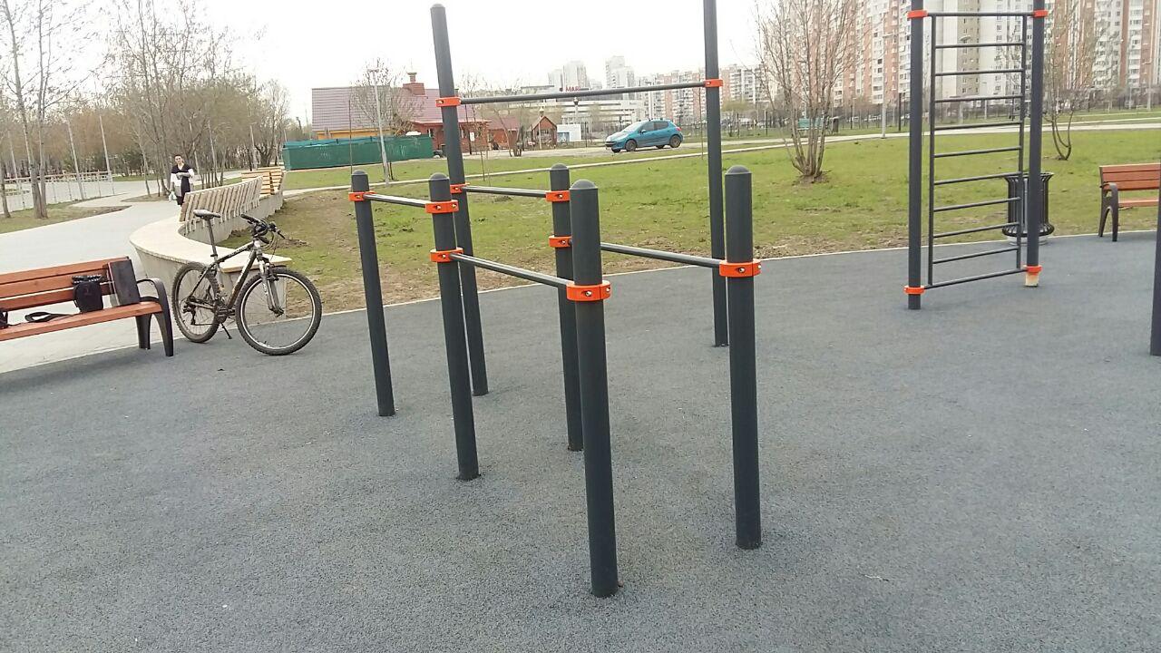 Bară de flotări la Calisthenics Park at улица Марьинский Парк, Москва #wp2531 – fotografia 2 din 10