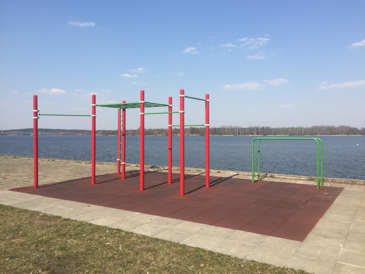 Брусья на площадке Calisthenics Park at праезд Веснінка, Мінск – фото 2 из 2