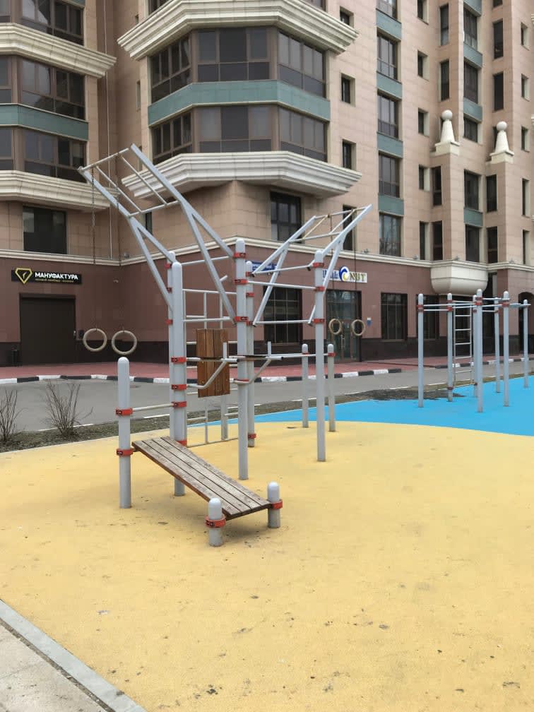 Wall Bars at Calisthenics Park at улица Хамовнический Вал, Москва – photo 3 of 5