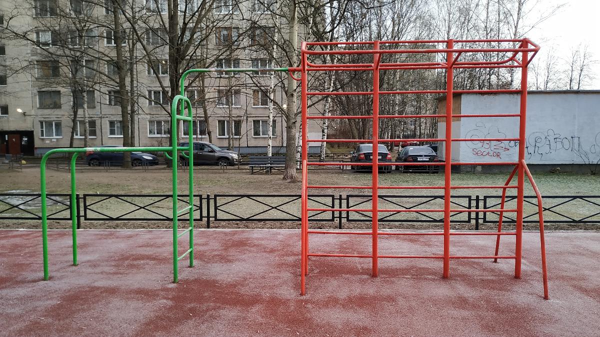 Parallel Gym Bars at Calisthenics Park at Серебристый бульвар, Санкт-Петербург #wp2603 – photo 2 of 5