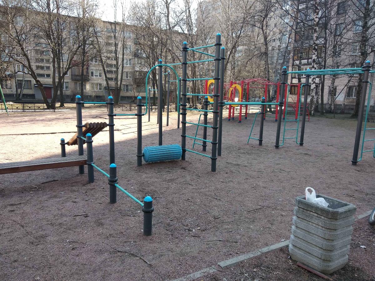 Barra de Flexiones en Calisthenics Park at Пискарёвский проспект, Санкт-Петербург – foto 2 de 3