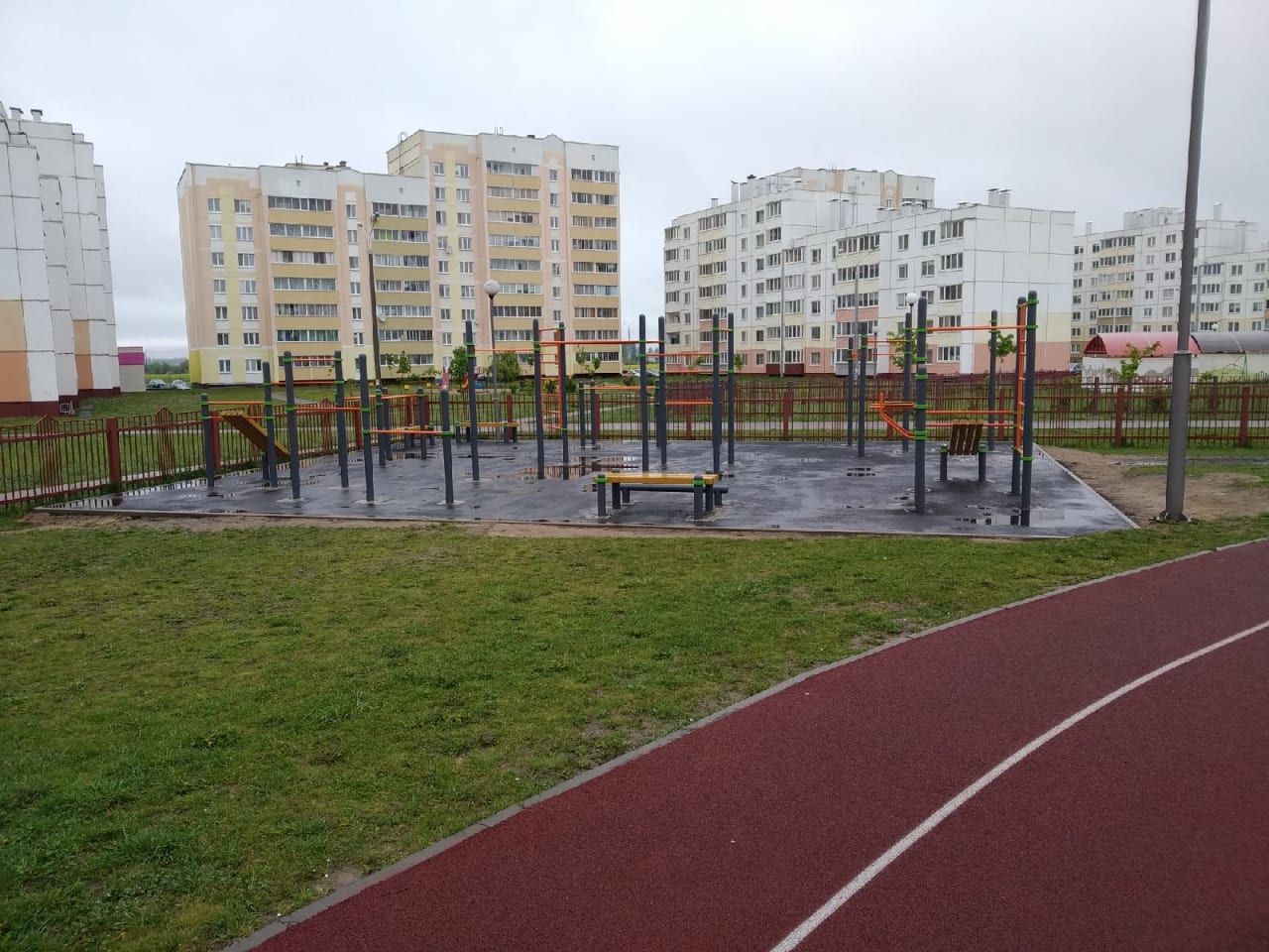 Barra de Dominadas en Calisthenics Park at вуліца Судзілоўскага, Салігорск – foto 1 de 3
