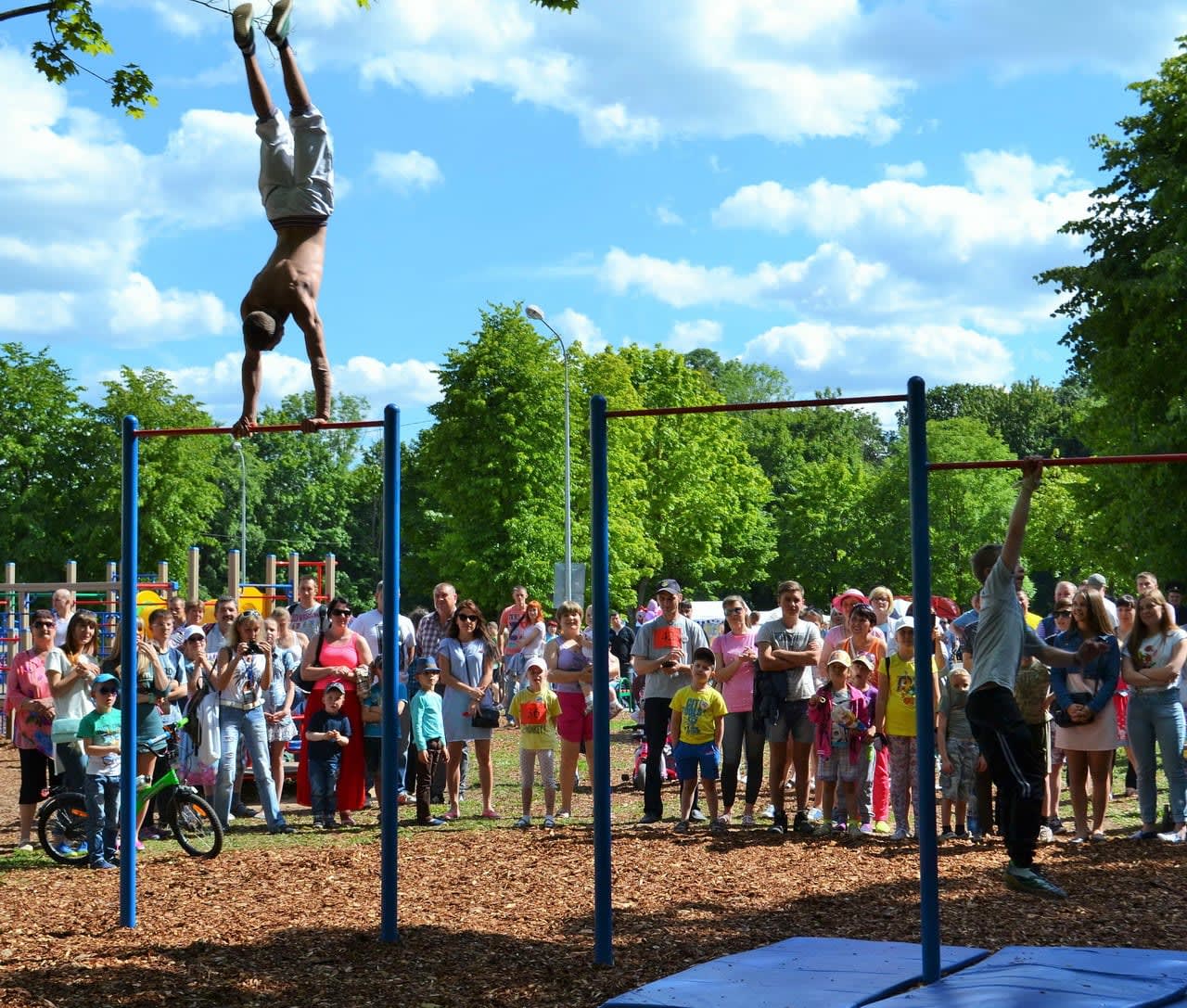 Barren bei Outdoor Gym in Leopoldslust, Гусев – Foto 2 von 3