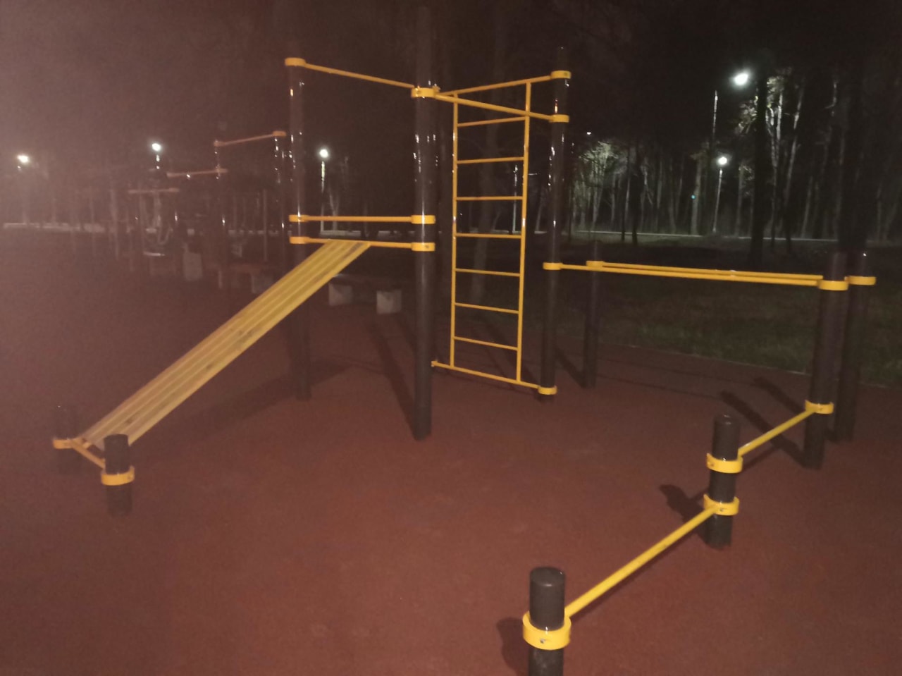 Klimmzugstange bei Calisthenics Park at улица Токарева, Тула – Foto 1 von 4
