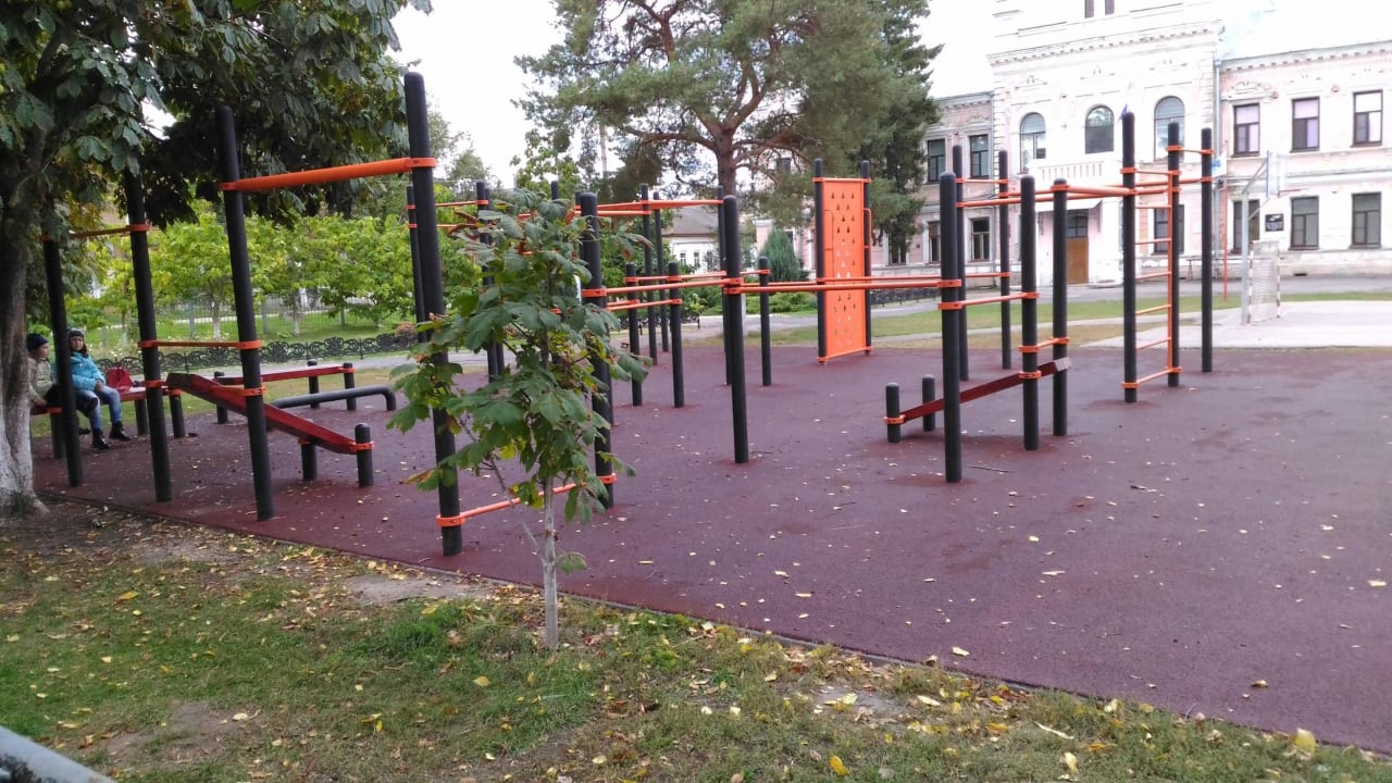 Bauchbank bei Calisthenics Park at переулок Суровикина, Борисоглебск – Foto 5 von 6