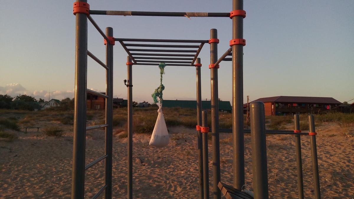 Bauchbank bei Calisthenics Park at Гвоздика, Благовещенская – Foto 5 von 8