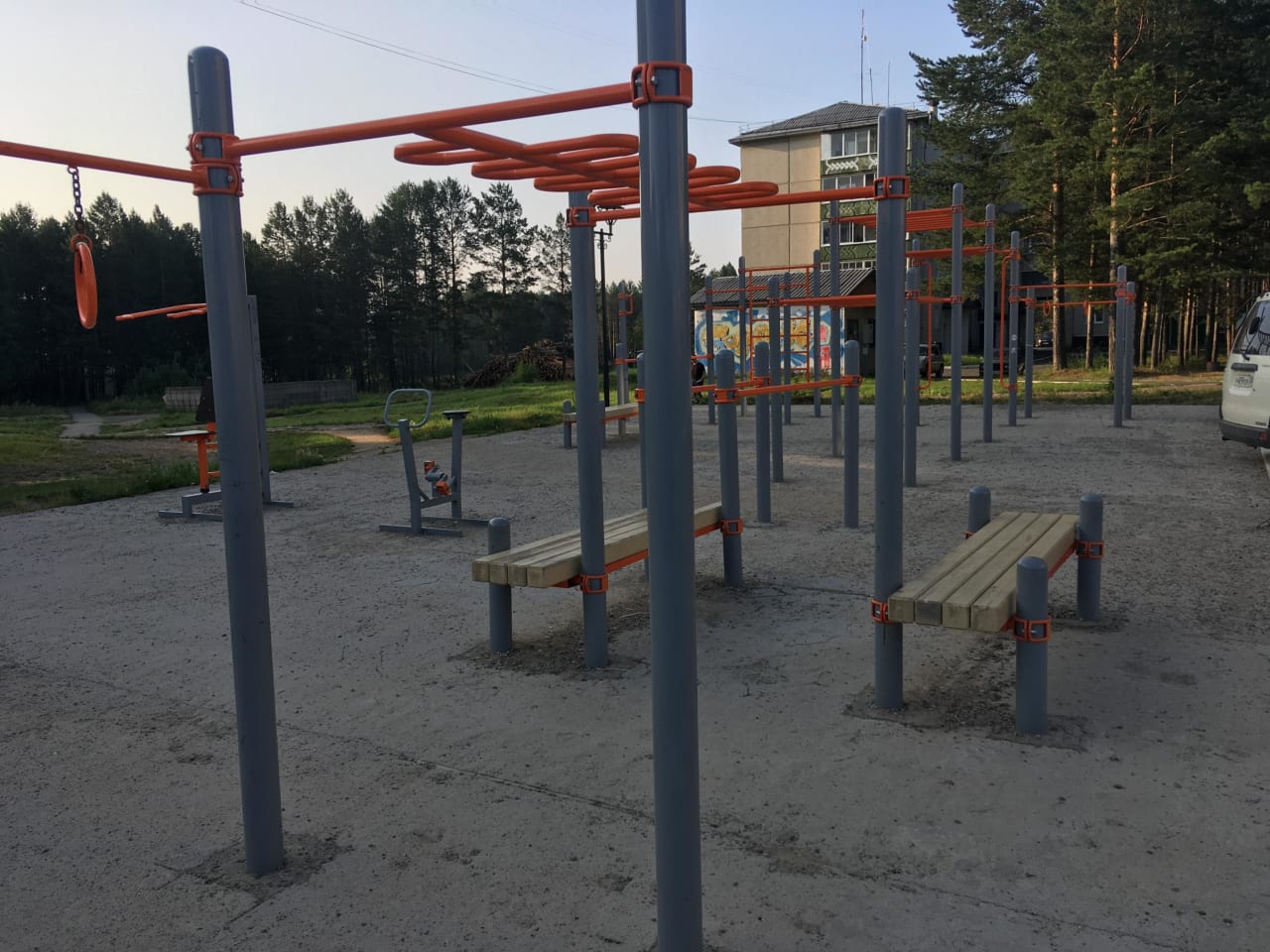 Spalier la Outdoor Gym in Ленинградский микрорайон, Саянск – fotografia 4 din 5