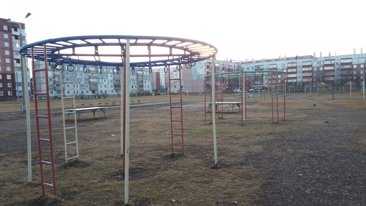 Klimmzugstange bei Calisthenics Park at проспект Байконур, Шарыпово – Foto 1 von 7