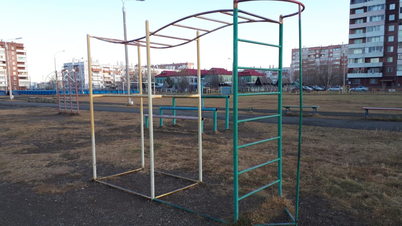 Klimmzugstange bei Calisthenics Park at проспект Байконур, Шарыпово – Foto 5 von 7