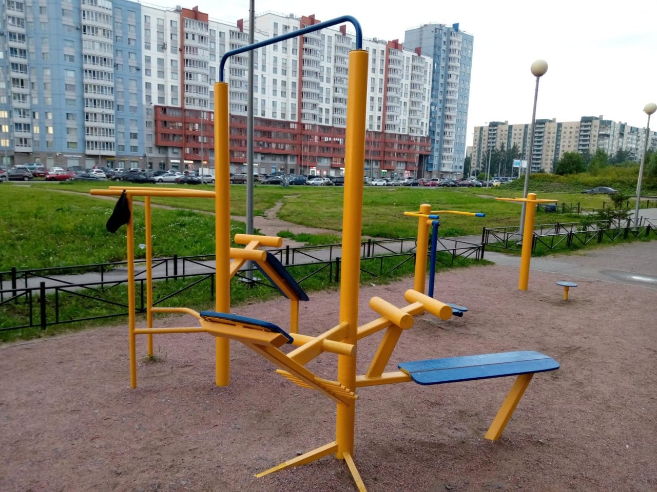 Barren bei Calisthenics Park at улица Доблести, Санкт-Петербург – Foto 2 von 3